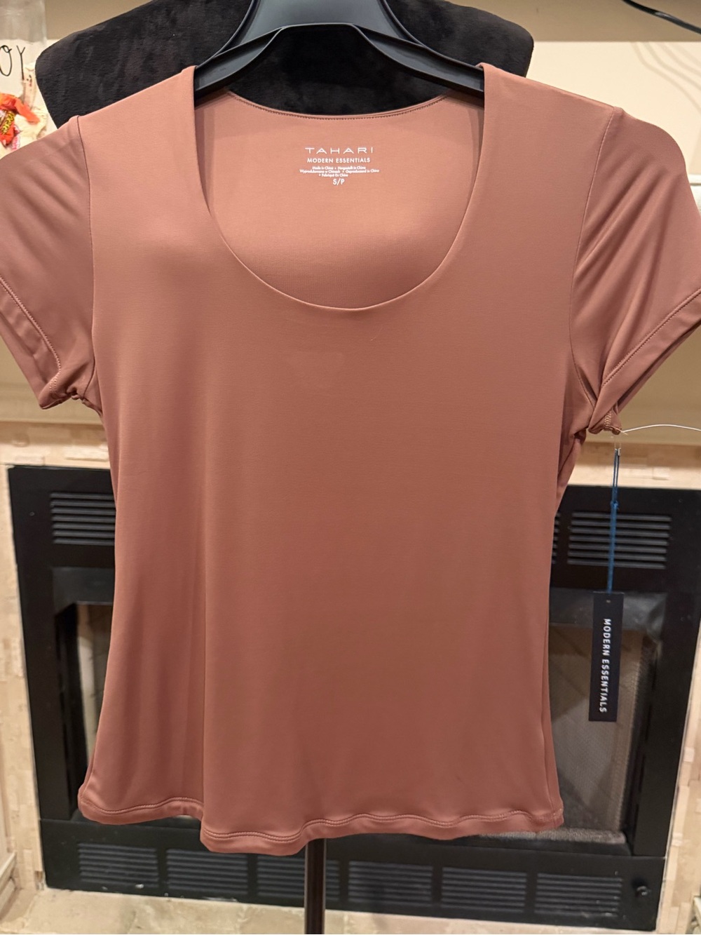 Tahari Short Sleeve Scoop Neck Top in Dusty Mauve